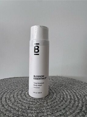 Unscented White Total Moisture Body Wash
